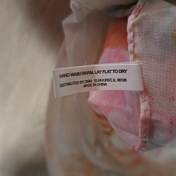 Lavello pink floral infinity scarf - Picture 9 of 9